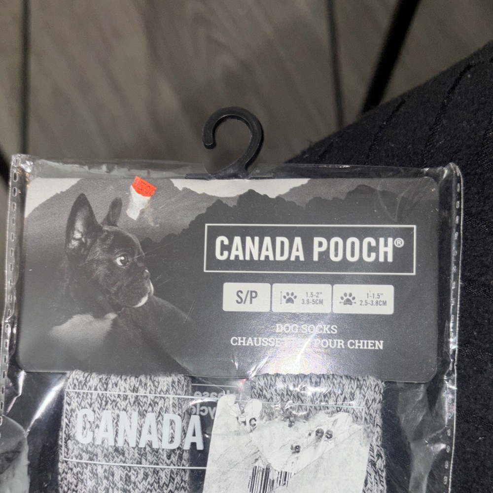 Canada Pooch Gray Dog Socks